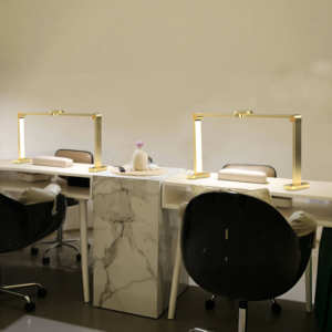 โรงงานขายส่งอุปกรณ์ทำเล็บ โคมไฟ LED ครึ่งวงกลม สำหรับโต๊ะทำเล็บ เฟอร์นิเจอร์ร้านเสริมสวย พร้อมพอร์ตชาร์จ - Product Image 6