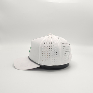 Casquette de baseball OEM personnalisée en polyester imperméable à séchage rapide, avec logo en caoutchouc, 5 panneaux, perforations découpées au laser et trous percés - Product Image 4