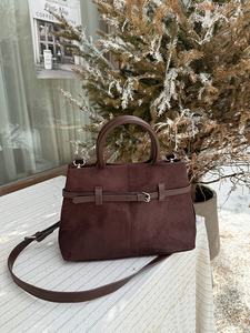 Sac fourre-tout bandoulière grande capacité en PU pour femme Maillard, nouvelle collection automne-hiver, design mat contrastant et rembourré - Product Image 6