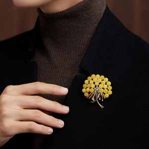 Broche originale en forme de pissenlit avec perles rondes et pierres précieuses pour femme, idéale pour les tenues de cérémonie - Product Image 6