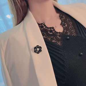 クラシック三次元カメリアブローチ8-9mm天然高品質淡水真珠パーティー用女性用ギフトエンゲージメント - Product Image 3