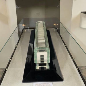 Souvenir de modèle de <span class=keywords><strong>train</strong></span> en cristal personnalisé, cadeau de locomotive haut de gamme gravé au laser 3D pour les affaires, la décoration et les récompenses - Product Image 4