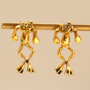 थोक 3 डी सिल्वर रेट्रो प्यारा फ्रॉग इयररिंग्स गोथिक पशु भेड़िंग स्टड महिला आकर्षण महिला आकर्षण महिला आभूषण - Product Image 6