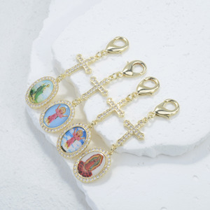 Colgantes DIY de cruz chapados en oro de 14k con patrón personalizado de San Judas, Virgen María y Niño Jesús para collar, llavero, bolso y <span class=keywords><strong>coche</strong></span>, al por mayor - Product Image 1