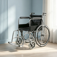 Fauteuil roulant manuel léger pour adultes avec grandes roues arrière autopropulsées, repose-pieds amovibles et mobilité facilitée