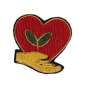 Broche personnalisée en tissu toile indienne brodée, écusson de couleur unie, badges aimantés de haute qualité pour vêtements - Product Image 1