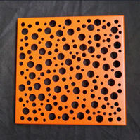 Panneaux de porte en aluminium perforés découpés au laser pour usage extérieur dans la construction