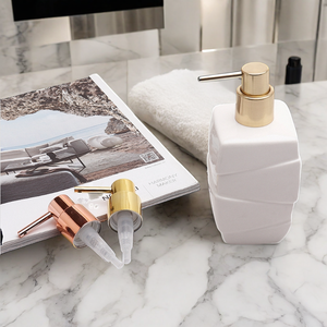 OEM acepta bomba <span class=keywords><strong>de</strong></span> loción y crema <span class=keywords><strong>de</strong></span> hotel <span class=keywords><strong>de</strong></span> baño <span class=keywords><strong>de</strong></span> lujo bomba <span class=keywords><strong>de</strong></span> jabón <span class=keywords><strong>de</strong></span> aluminio y plástico en aleación <span class=keywords><strong>de</strong></span> Zinc negro mate <span class=keywords><strong>para</strong></span> jabones y cremas - Product Image 1