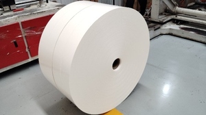 Rollo de base de cartón premium ecológico con revestimiento de PE de una sola cara para vasos desechables de bebidas, materia prima - Product Image 2
