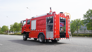 Camion de pompiers tout-terrain Dongfeng 4x4, 1000 gallons, 4 roues motrices, tout-terrain, pour incendies forestiers, 3500 litres, camion de lutte contre les incendies d'urgence - Product Image 5