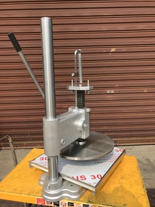 <span class=keywords><strong>JU</strong></span> Commercial 20cm/22cm/24cm /36cm Machine à presser la pâte à pizza à main/Presse manuelle à aplatir la pâte à pizza - Product Image 3