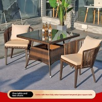 Ensemble de chaises d'extérieur en rotin moderne et durable en trois pièces avec coussin pour balcon intérieur et salon, tables basses pour café et thé