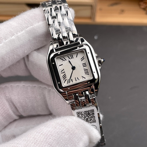 Montre-bracelet carrée rétro, avec des chiffres romains classiques, idéale pour les occasions professionnelles et décontractées. - Product Image 3