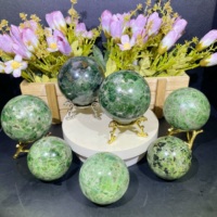 Vente en gros de sphères de diopside vert en quartz naturel poli, pierres précieuses de guérison pour la décoration de la maison, cadeau Reiki