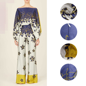 Wholesale Printed Two Piece Set Chic Off Shoulder Batwing Sleeve Blouse Comfortable Wide Leg Pants Women's Casual Printed Sets - Product Image 4