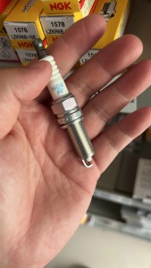 Bền Nhật Bản Ban đầu NGK bugi với giấy chứng nhận LZKR6B-10E 1578 cho Hyundai <span class=keywords><strong>1885410080</strong></span> 1885510060 crossuse Denso xuh22tt - Product Image 2