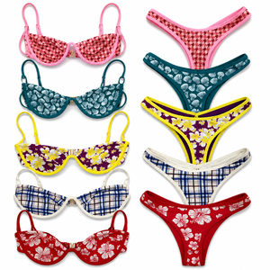 Ensemble de bikini à imprimé en relief et strass, maillot de bain deux pièces à nouer au dos, extensible en spandex, couleur unie, bas de maillot string - Product Image 1