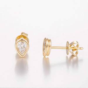 Pendientes de Oro Rosa Vintage con Engaste de Bisel, Diamante de Laboratorio con Corte Pera, Oro de 14k, Estilo Colgante con Patrón de Flecha de Gota de Agua - Product Image 1