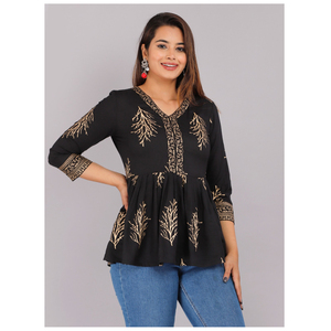 Top plisado estampado de rayón negro de calidad garantizada, con cuello en V y manga tres cuartos, informal y elegante para mujer, de exportación. - Product Image 1