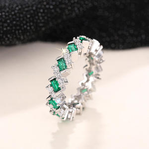 Anello in Argento T0202 con Smeraldo, Design Geometrico, Gioiello Unisex per Fidanzamento - Product Image 6