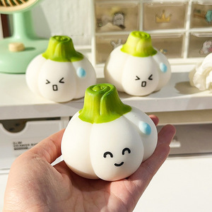 ของเล่นบีบคลายเครียดคุณภาพสูง ทำจาก TPR รูปทรงกระเทียม บรรจุแป้ง บรรเทาความเครียด ของขวัญส่งเสริมการขาย สำหรับเด็กและผู้ใหญ่ - Product Image 1