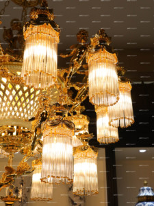 Lámpara Colgante <span class=keywords><strong>de</strong></span> Lujo para Decoración <span class=keywords><strong>de</strong></span> Mansiones con Fundición a <span class=keywords><strong>la</strong></span> <span class=keywords><strong>Cera</strong></span> Perdida en Latón, 19 Estatuas <span class=keywords><strong>de</strong></span> Ángeles y Detalles en Cerámica y Vidrio - Product Image 4