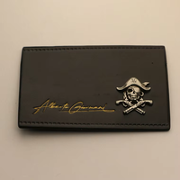 Haute qualité personnalisé 3D cuir patchs coeur fleur formes Pirate squelettes croix arme à feu Logos pour élégant chapeau décorations