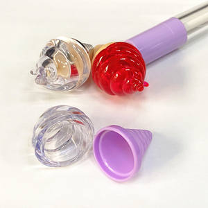 Usine <span class=keywords><strong>pas</strong></span> <span class=keywords><strong>cher</strong></span> prix haut <span class=keywords><strong>de</strong></span> gamme glace or Led <span class=keywords><strong>miel</strong></span> <span class=keywords><strong>Pot</strong></span> Costume Coco Cola chic dessin animé brillant à lèvres Tubes - Product Image 4