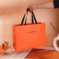 Sac en papier cartonné blanc sur mesure avec revêtement UV pour spa, salon de beauté, massage, soins de la peau