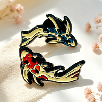 Épingles de revers décoratives personnalisées, faible MOQ, en forme de poisson, émail souple avec placage noir teinté