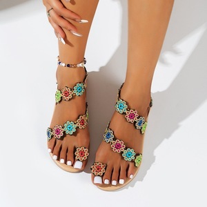 Sandalias Planas Boho para Mujer con Bordado, Adorno de Plumas de Pavo Real y Correa en el Tobillo, Zapatos de Playa para Verano - Product Image 4
