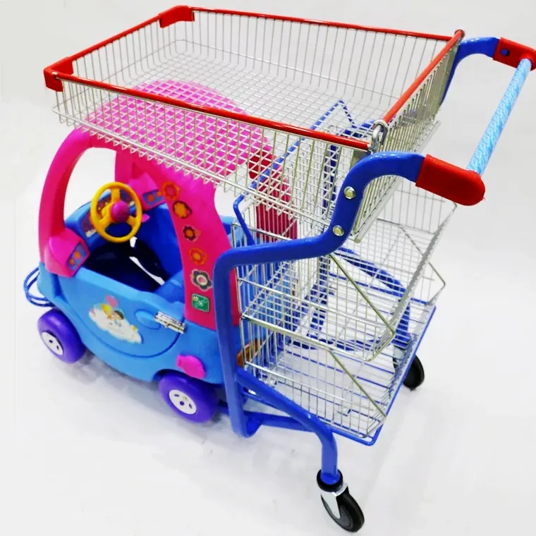 Enfants panier en plastique avec une voiture de jouet