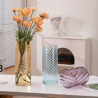 Nouveau Style minimaliste qualité supérieure soufflé à la Machine pas cher clair cylindre nervuré Vase en verre pour arrangements floraux décor à la maison