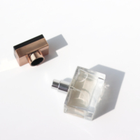 Flacon de parfum rectangulaire court de luxe pour femme, 30 ml, en verre de qualité avec bouchon doré de qualité