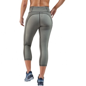 กางเกงโยคะผู้หญิงเอวกลาง ความยาวระดับเข่า กางเกงออกกำลังกายวิ่ง ควบคุมหน้าท้อง ยืดหยุ่นได้ นุ่มสบาย มีกระเป๋าข้าง - Product Image 4