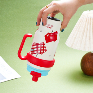 แก้วน้ำเก็บความร้อนลายการ์ตูนน่ารัก ขนาด 800 มล. ทำจากสแตนเลสสตีล พร้อมหูจับ ฝาปิดแบบหลอดดูด พกพาสะดวก ความจุเยอะ เหมาะสำหรับเดินทาง - Product Image 5