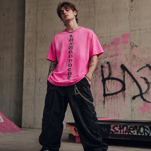 T-shirt surdimensionné 300 GSM en tissu épais rose vintage tie-dye avec imprimé verticale style Old English, fabrication OEM par usine de vêtements sur mesure - Product Image 3