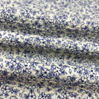 Tela de Algodón Seersucker con Estampado Floral Azul Marino, 80GSM 80S, Ligera y Transpirable, Disponible al por Mayor para Vestidos y Blusas