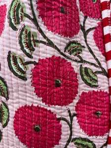 Sac fourre-tout matelassé en coton durable avec motifs traditionnels imprimés au bloc, idéal pour les voyages et le shopping - Product Image 2