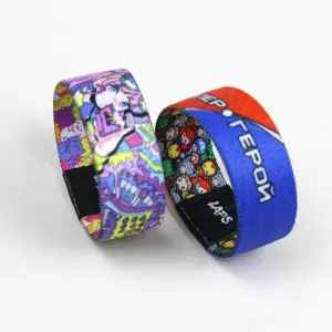 Promotion custom children wristbands wrist band designer rainbow plain green anime silicone bracelet for kids