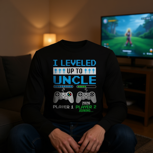 T-shirt à manches longues « Leveled Up To Uncle 2026 » sur le thème des jeux vidéo, design « Soon To Be Uncle » - Product Image 3