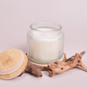 Vela Aromática Artesanal de Cera de Soya en Frasco de Vidrio con Tapa de Madera, Forma Cilíndrica, Decoración para el Hogar - Product Image 1