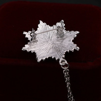 Broche Couronne Étoile Double Couche avec Chaîne à Pompons, Épingle de Revers Plaqué Or et Argent, Broche Médaille Couronne Couronne de Strass pour Fête