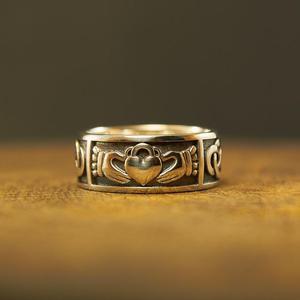 Anello alla Moda a Forma di Cuore, Design Minimalista ed Elegante, Gioiello da Indossare Quotidianamente per Donne - Product Image 5