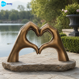 Grande statue en bronze en forme <span class=keywords><strong>de</strong></span> main et <span class=keywords><strong>de</strong></span> cœur, <span class=keywords><strong>sculpture</strong></span> d'amour <span class=keywords><strong>contemporaine</strong></span> pour <span class=keywords><strong>jardin</strong></span> extérieur, villa et décoration artistique publique - Product Image 1