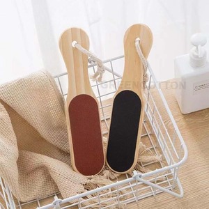 Holz-Fußschrubber mit Eigenem Logo, Langer Griff, Bimsstein-Fußfeile, Doppelseitige Fußfeile, Fersenreiniger, Fußpflegewerkzeug für Zuhause - Product Image 6