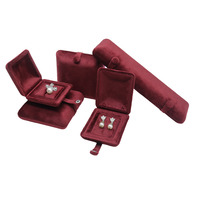 Boîte de présentation de bijoux en velours de luxe moderne avec logo personnalisé, boîte à bijoux carrée à rabat avec coins arrondis
