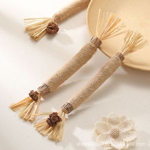 Jouet à mâcher pour chaton avec herbe à chat, fruits et raphia pour l'auto-entretenissement, le nettoyage des dents et l'élimination de la plaque dentaire - Product Image 2