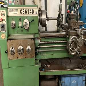 Tour à métaux manuel avec une longueur de banc de 1000 mm, contrepoids avec pointe tournante et haute stabilité pour une longue durée de vie - Product Image 3