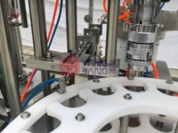 Machine de remplissage et de scellage automatique YB-QW2 pour aérosols de neige artificielle et serpentins de fête